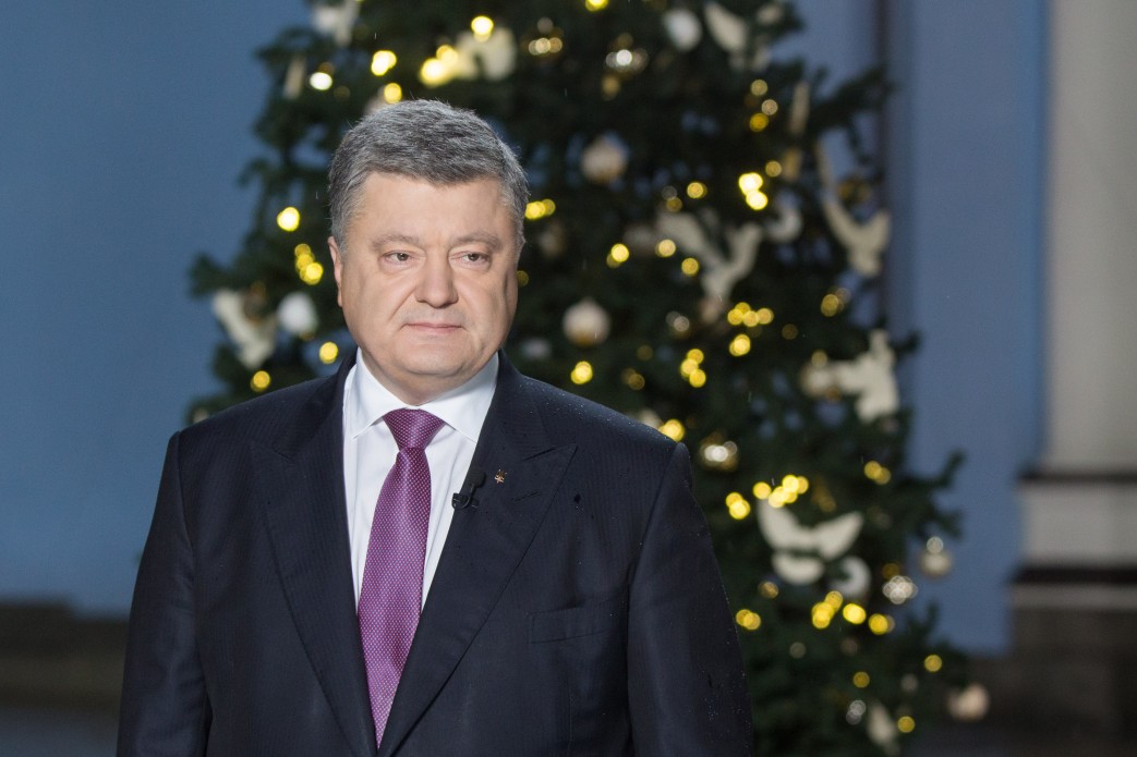 Новость - События - Порадовался Джамале и пообещал рост: новогоднее поздравление Порошенко