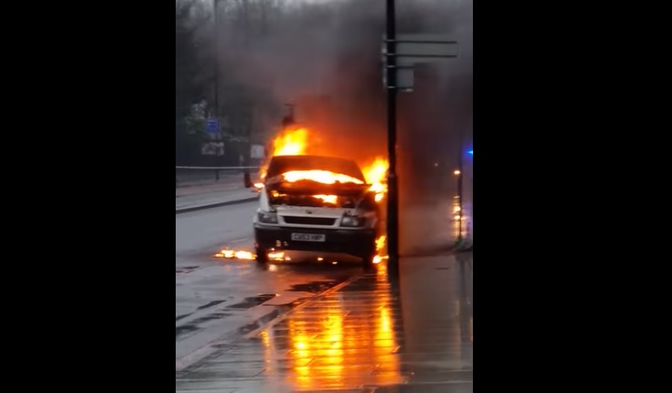 Новость - События - ВИДЕО:  в Лондоне от взрыва сгорел фургон