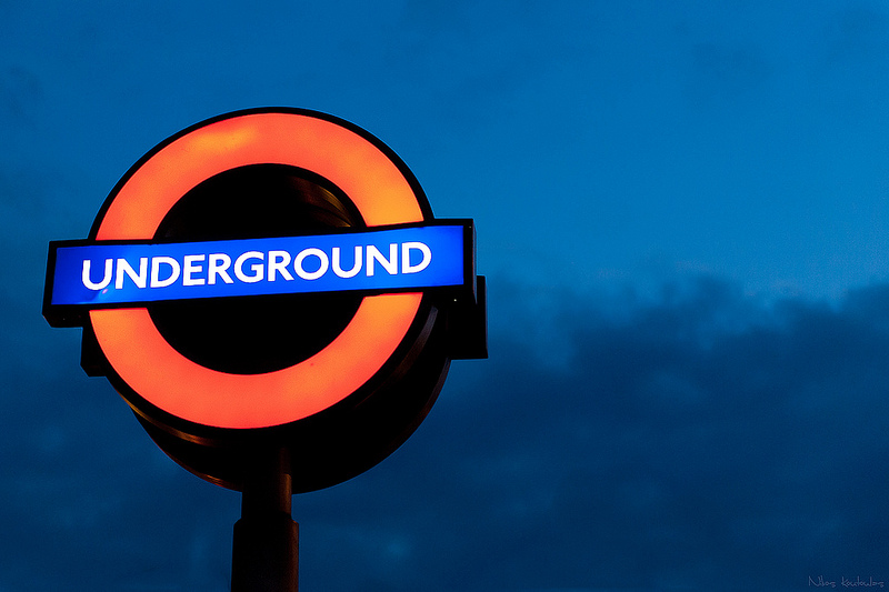 Новость - Транспорт и инфраструктура - В Лондоне впервые за 100 лет обновили логотип метрополитена