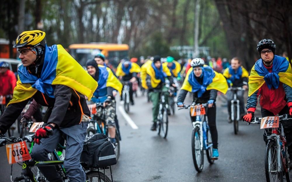 Выходные в Одессе: закрытие мажорного клуба, концерт пианиста-экстремиста возле Дюка и велопробег с украинской символикой