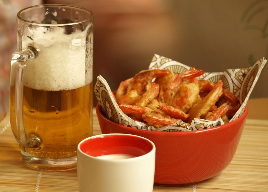 Пятничный вечер: пиво, креветки с чесноком и хорошая компания