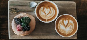 Львів'ян закликали ходити до кав'ярень зі своїми горнятами, або замовляти їстівні