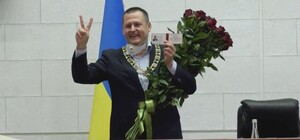 В золотой цепи и с цветами: Филатов принял присягу городского головы