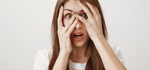 Воды было по шею: в Днепре женщина с коляской упала в реку Гнилокиш