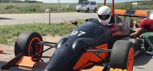 Тренировочный заезд: по трассе под Днепром ездили гоночные болиды (видео)