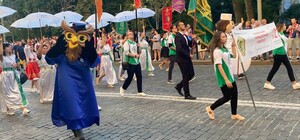 Новая традиция: в центре Харькова идет карнавал ко Дню знаний