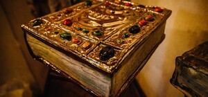 Симбиоз литературы и искусства: в Киеве открылась выставка 