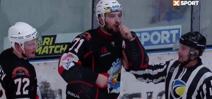 За расистский жест: украинскому хоккеисту Андрею Денискину грозит наказание от IIHF