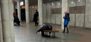 На станции метро 