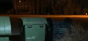 Оставили замерзать: в Одессе выбросили в мусорный бак пожилую женщину