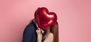 На День святого Валентина одесит вкрав кульки-серця та став героєм соцмереж (відео)