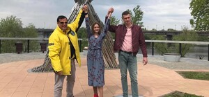 В режиме живых торгов: цепь, которой влюбленные харьковчане сковали себя год назад, продают за $3,3 миллиона 