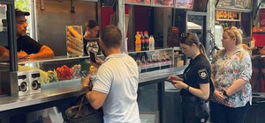 Специалисты провели проверки в столичных заведениях быстрого питания