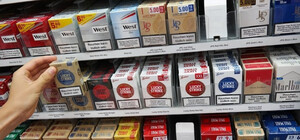 Киевские депутаты предлагают спрятать сигареты под прилавки по всей Украине