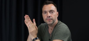 Офис президента отправил Арестовича в отставку