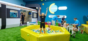 На вокзале Киева появилось большое игровое пространство для детей