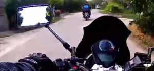 Нарушил ПДД и напал на полицейских: одесские патрульные устроили погоню за байкером 