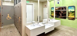 На ж/д вокзале в Киеве открыли бесплатный туалет очень высокого уровня - фото