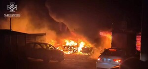Горели машины: ранним утром в Днепре на частной парковке произошел пожар