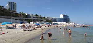 В Одессу в конце сентября вернулось летнее тепло – пляжи переполнены людьми