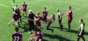 Футбольный матч в Запорожье завершился массовой дракой (видео)