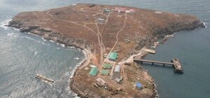 В британской разведке рассказали, зачем Россия постоянно атакует остров Змеиный