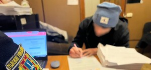 В Одессе у женщины вырвали деньги из рук прямо у банкомата 