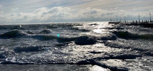 Сосульки, снег и шторм: какая обстановка на море в Одессе