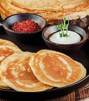 Масленица в разгаре: в каких заведениях Одессы готовят вкусные блинчики