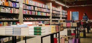 На Крещатике открыли новый книжный магазин-кафе 