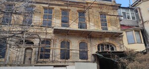 На доме Гоголя самовольно пристроили этаж: владельца могут оштрафовать на 2,7 миллиона 