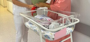 В Одессе жещина родила девочку на лавочке: подробности