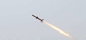 Баллистическая атака РФ по Одессе: под ударом оказалось судно, есть погибший и раненые (обновлено)