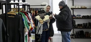 Львів’ян просять приносити теплий одяг та взуття для бездомних людей