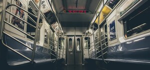 В Киевском метро каждый день в 9:00 будут объявлять общенациональную минуту молчания на 19 станциях