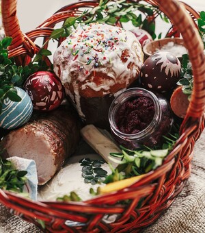 Как украсить пасхальную корзину и что к ней положить: советы, которые сохранят традиции