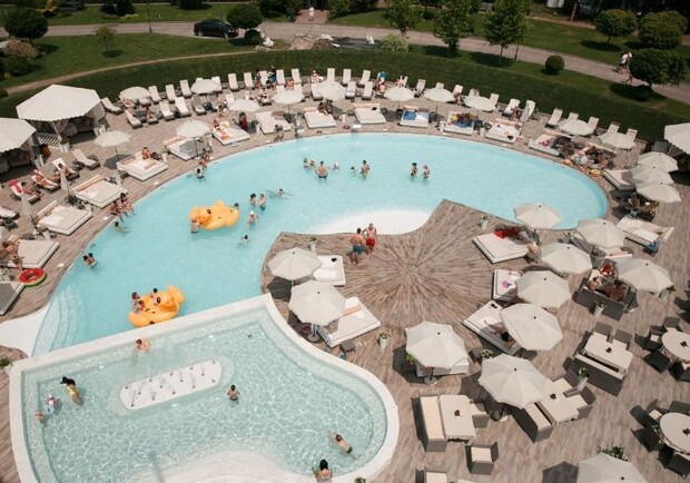 В Днепре стартовал сезон бассейнов: где поплавать, сколько стоит и какие условия в 2025 году