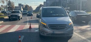 Ну Кульпарківській водій автомобіля збив 21-річну жінку