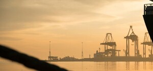 РФ нанесла удар по порту в Одесской области: есть попадание в резервуары