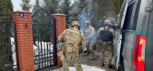 У Львові четверо чоловіків викрали підлітка і вимагали у нього 400 тисяч російських рублів