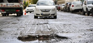 На вулиці Залізничній у Львові розпочали ремонт наступної ділянки дороги: як об'їхати