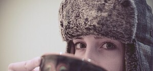 Замерзших горожан отпаивают горячим чаем в магазинах и аптеках