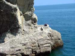 На тропе Голицына туристу на голову упал камень