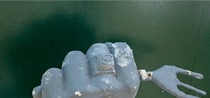 В Десятинном переулке установили памятник 