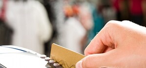 Фотофакт: в Донецке снова можно расплачиваться банковской картой