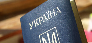 Петиція про паспорти виключно українською мовою зібрала 25 тисяч підписів