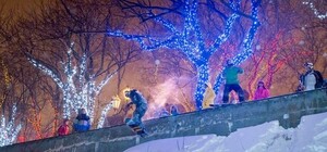 Одесситы устроили на заснеженной Потемкинской лыжную трассу