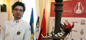 У  Палаці Потоцьких у Львові презентували гігантську шахову королеву (фото)