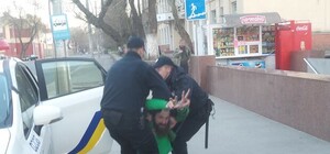 До зеленых человечков: в Одессе полиция задержала пьяного лепрекона