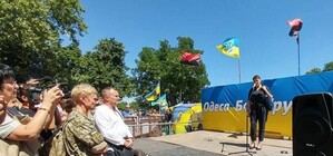 Савченко в Одессе: встретилась с горожанами, попала под яичный обстрел и выразила недовольство мэром
